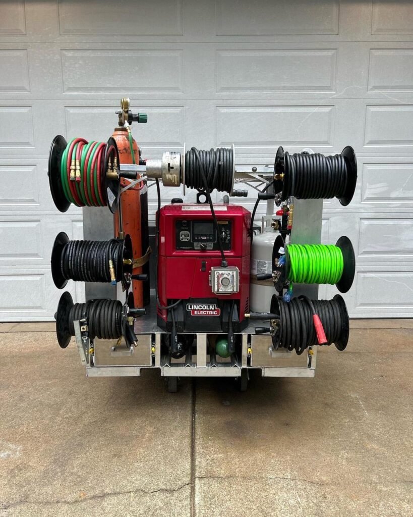 LINCOLN ELECTRIC Welding skids machine